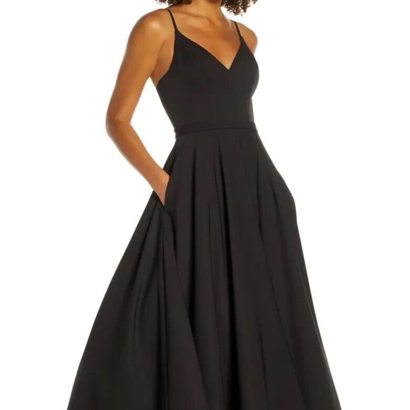 Ieena For Mac Duggal Black V-Neck Crepe Ballgown